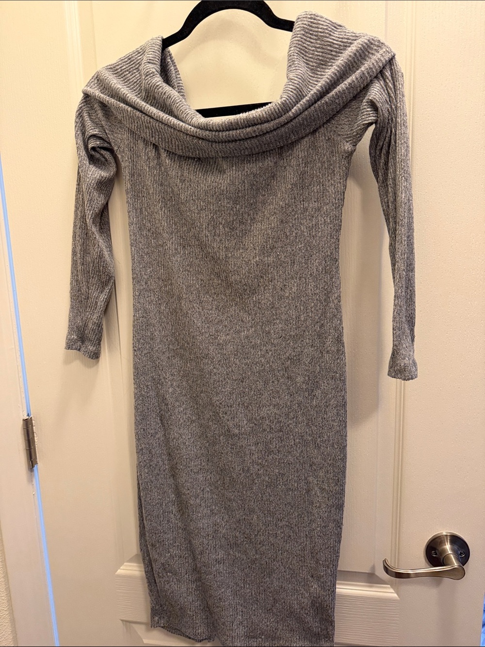 Rue21 Gray Off-Shoulder Ribbed Long Sleeve Midi Dress